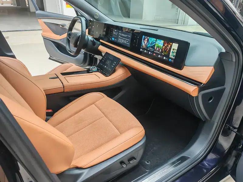 Voyah Chase PHEV 2024 Long Range AWD Flagship Edition — миниатюра 12