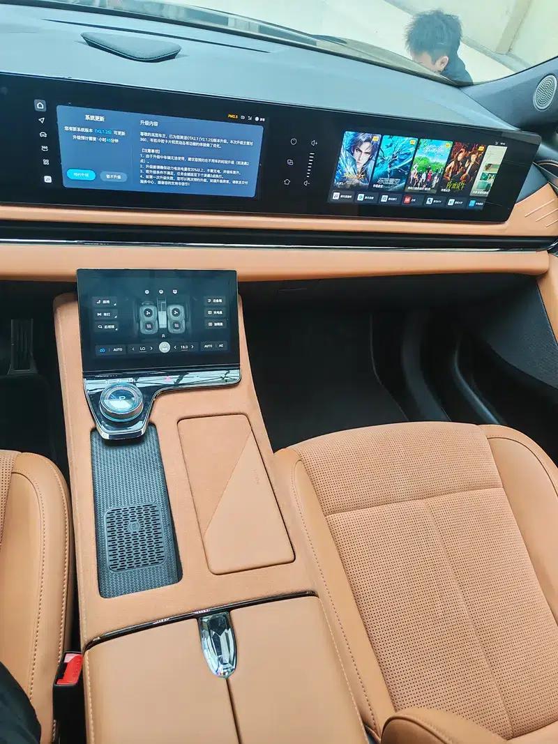 Voyah Chase PHEV 2024 Long Range AWD Flagship Edition — миниатюра 13