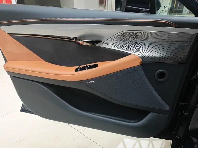 Voyah Chase PHEV 2024 Long Range AWD Flagship Edition — миниатюра 15