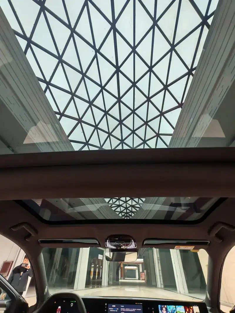 Voyah Chase PHEV 2024 Long Range AWD Flagship Edition — миниатюра 16
