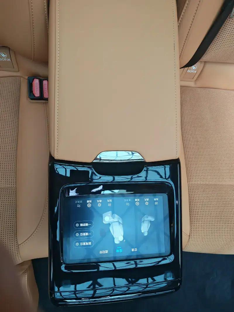 Voyah Chase PHEV 2024 Long Range AWD Flagship Edition — миниатюра 18