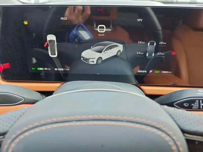 Voyah Chase PHEV 2024 Long Range AWD Flagship Edition — миниатюра 20