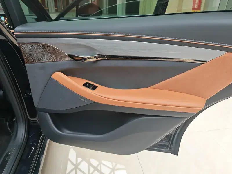 Voyah Chase PHEV 2024 Long Range AWD Flagship Edition — миниатюра 23