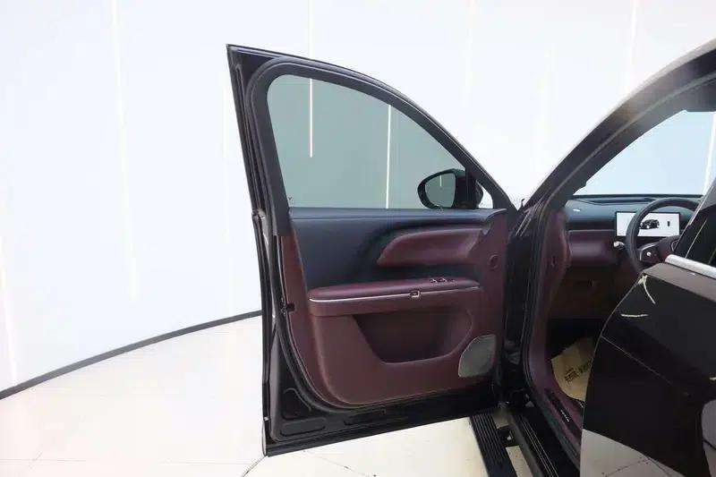 Voyah Taishan PHEV 2026 Max+ Edition — миниатюра 27