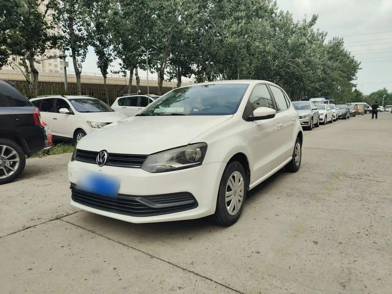 Volkswagen Polo 2016 1.4L Manual Fashion Model — миниатюра 1