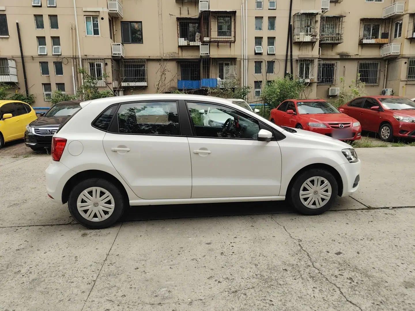 Volkswagen Polo 2016 1.4L Manual Fashion Model — миниатюра 4