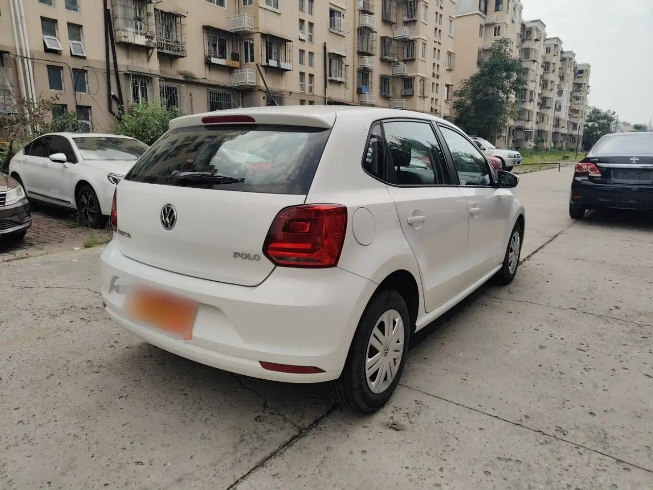 Volkswagen Polo 2016 1.4L Manual Fashion Model — миниатюра 5