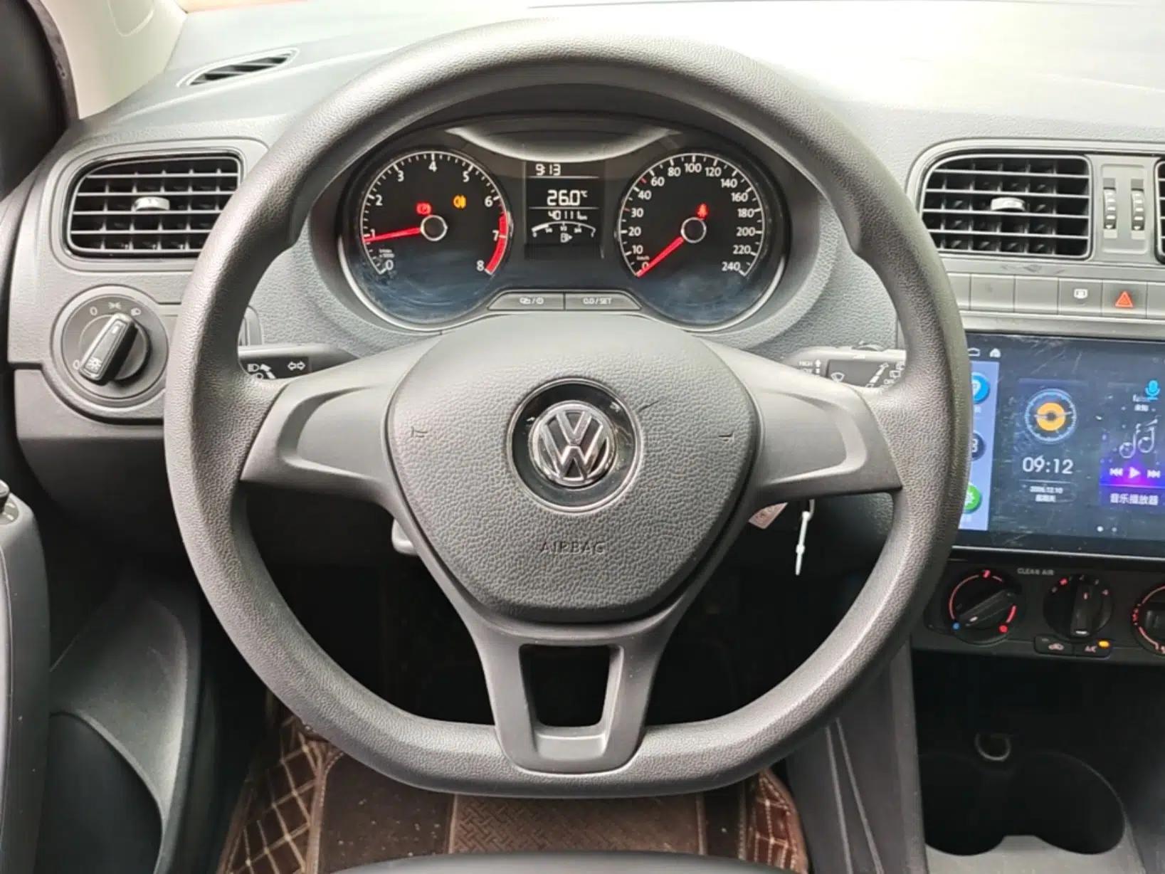 Volkswagen Polo 2016 1.4L Manual Fashion Model — миниатюра 13