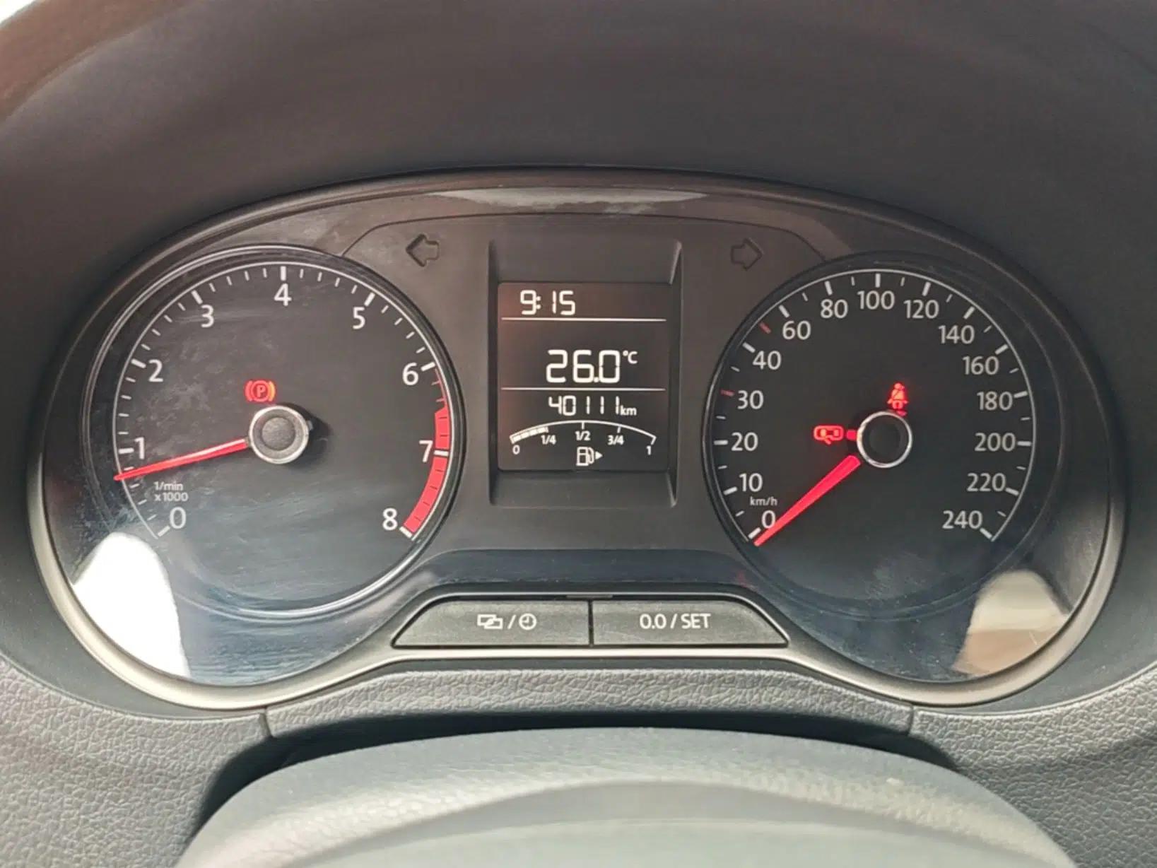 Volkswagen Polo 2016 1.4L Manual Fashion Model — миниатюра 14