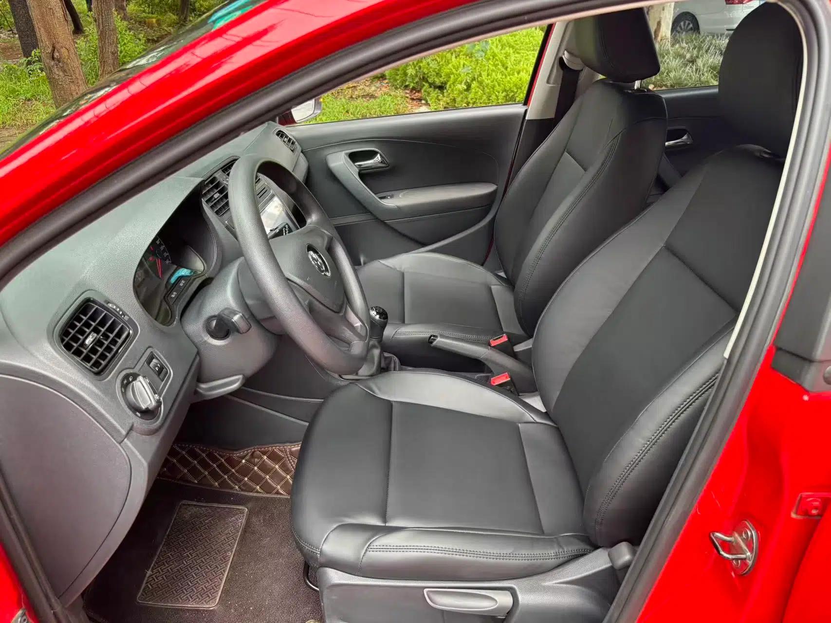 Volkswagen Polo 2016 1.4L Manual Fashion Model — миниатюра 17
