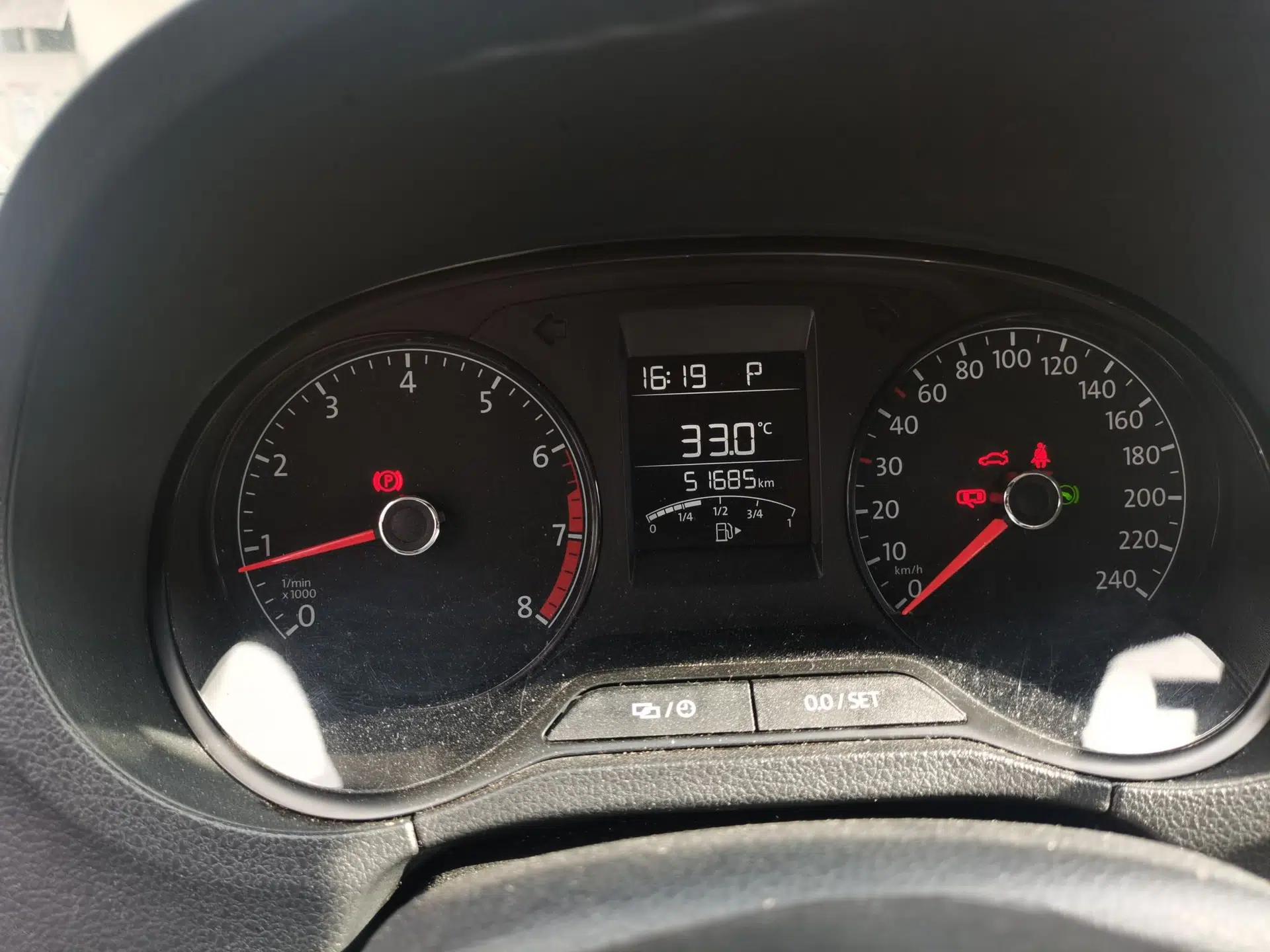 Volkswagen Polo 2016 1.4L Automatic Trendy Model — миниатюра 11