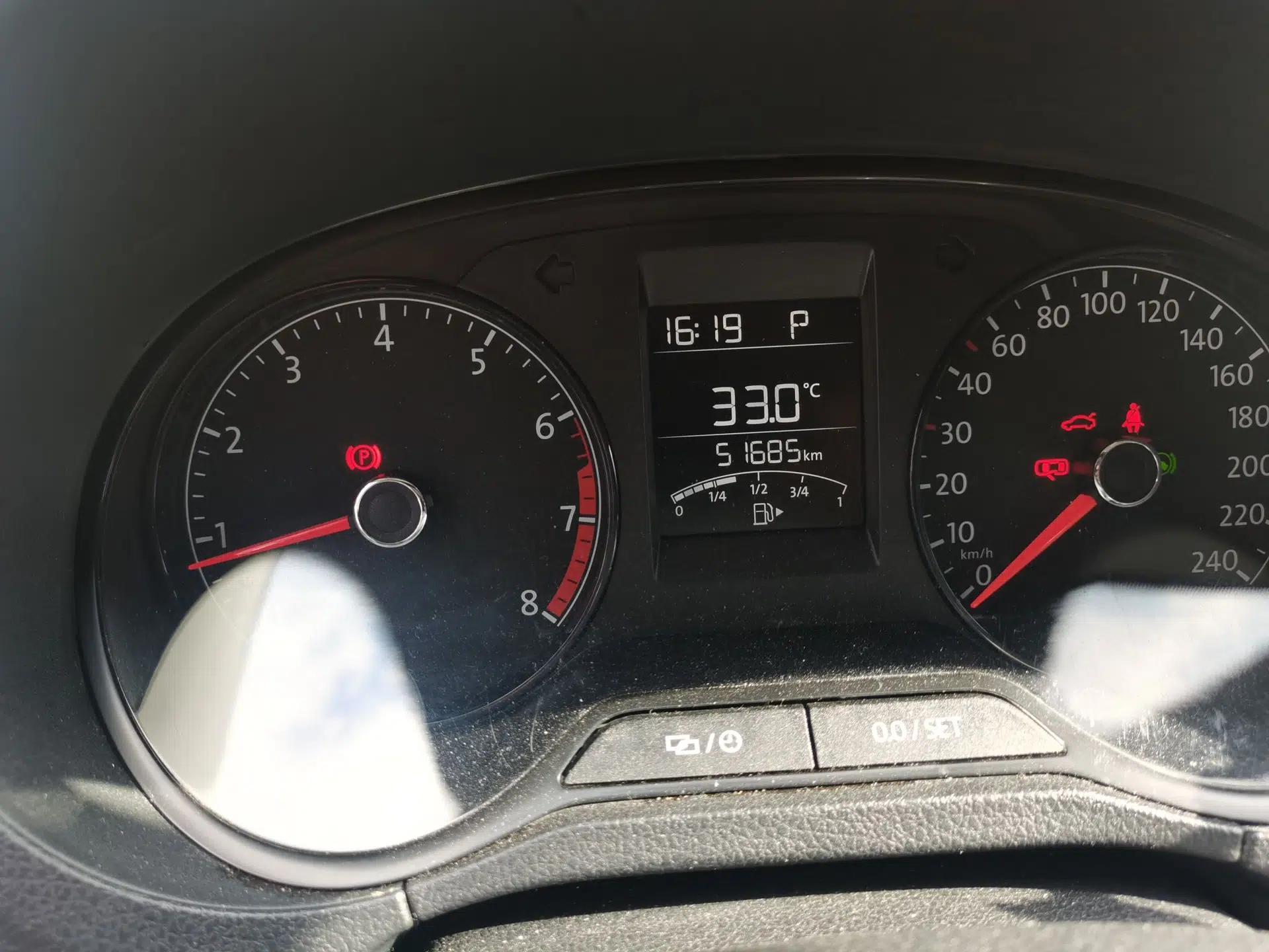 Volkswagen Polo 2016 1.4L Automatic Trendy Model — миниатюра 12