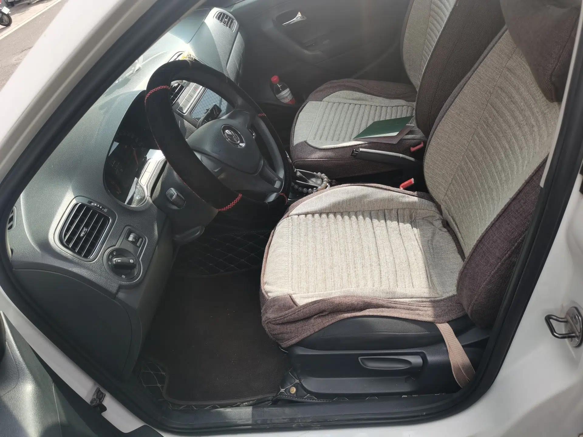 Volkswagen Polo 2016 1.4L Automatic Trendy Model — миниатюра 15