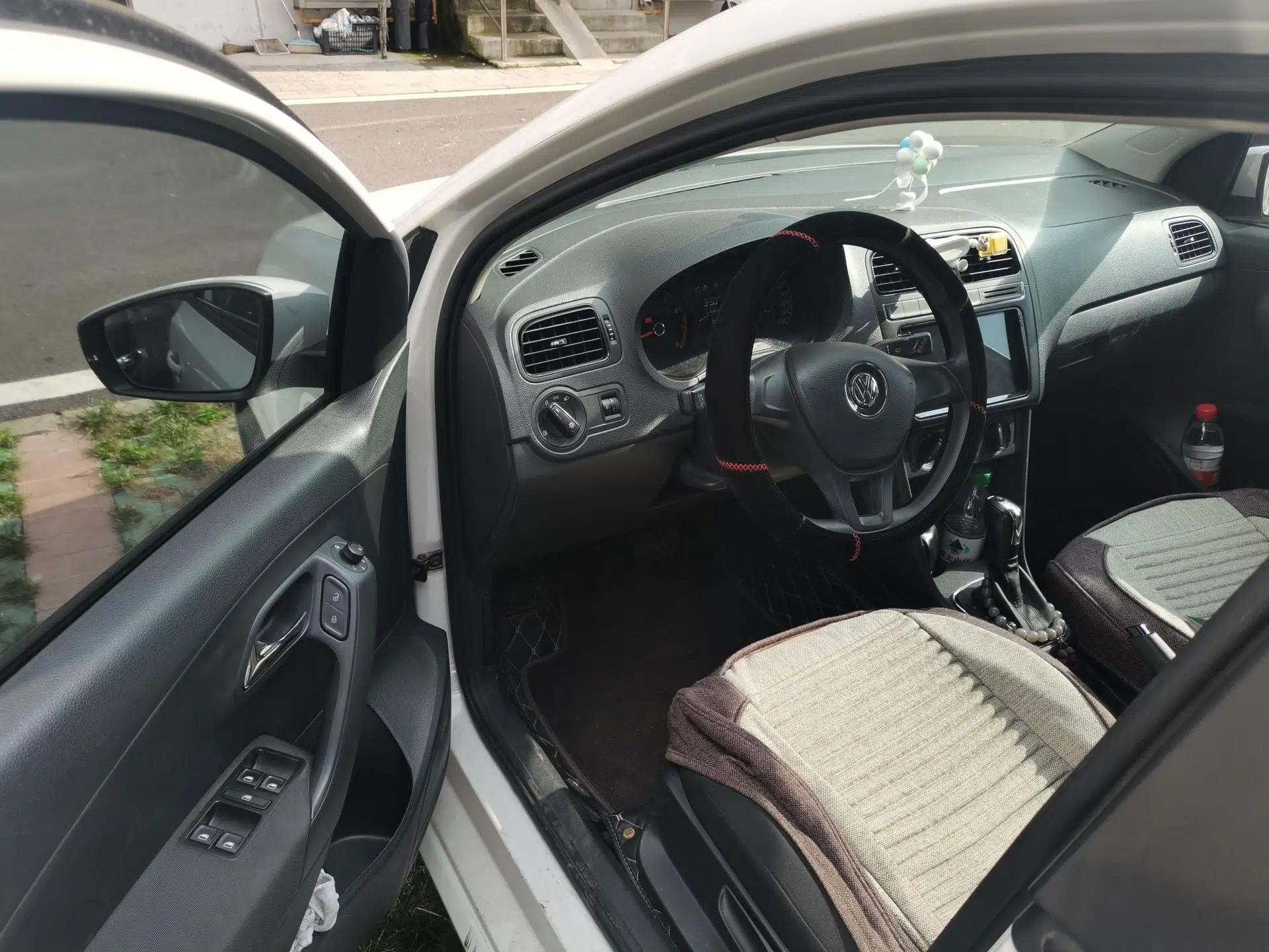 Volkswagen Polo 2016 1.4L Automatic Trendy Model — миниатюра 16