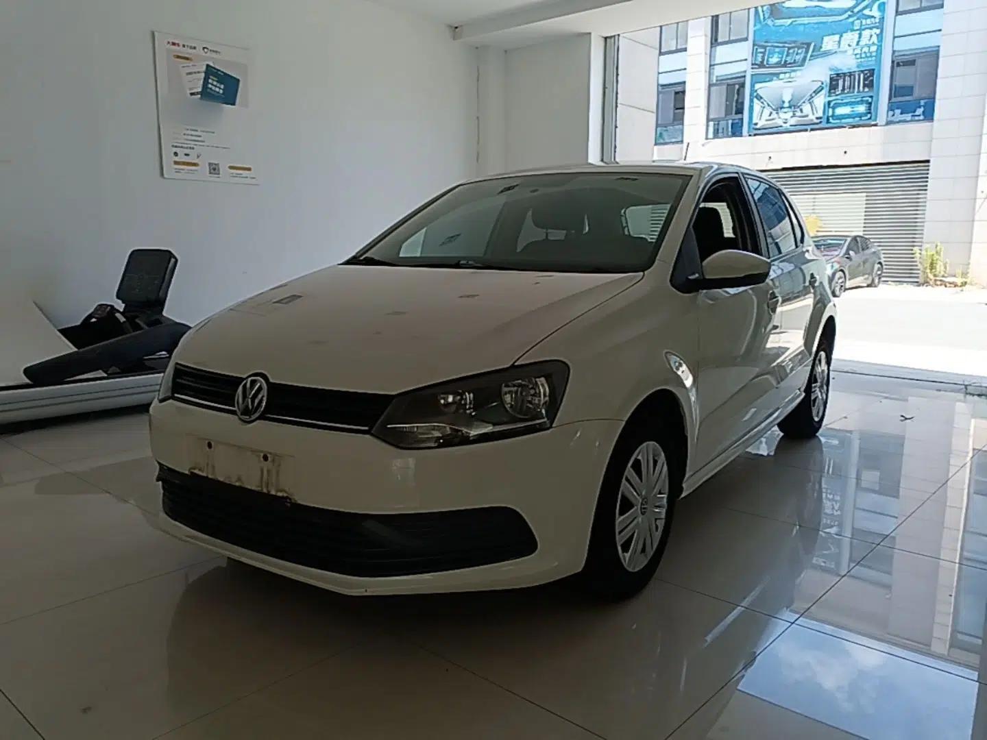Volkswagen Polo 2016 1.4L Automatic Trendy Model — миниатюра 1