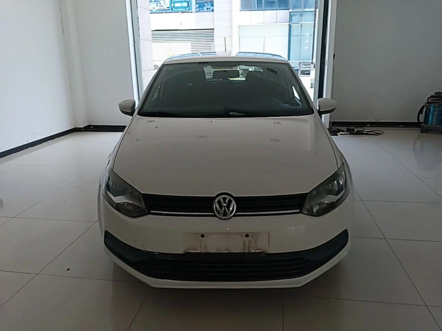 Volkswagen Polo 2016 1.4L Automatic Trendy Model — миниатюра 2