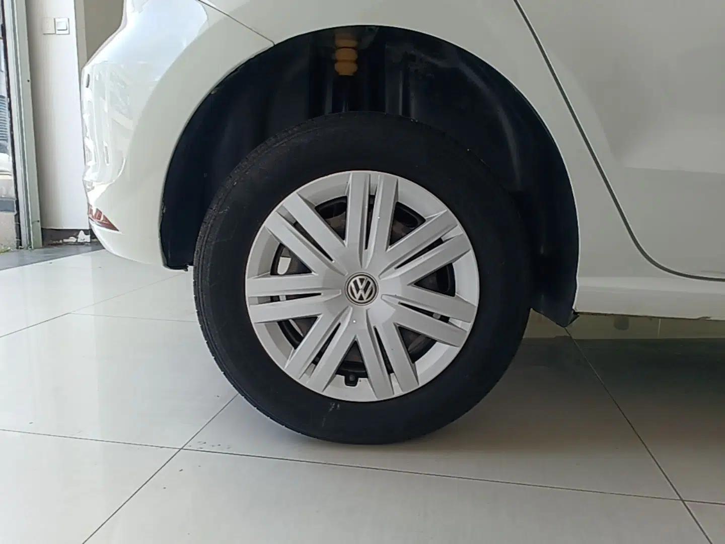 Volkswagen Polo 2016 1.4L Automatic Trendy Model — миниатюра 11