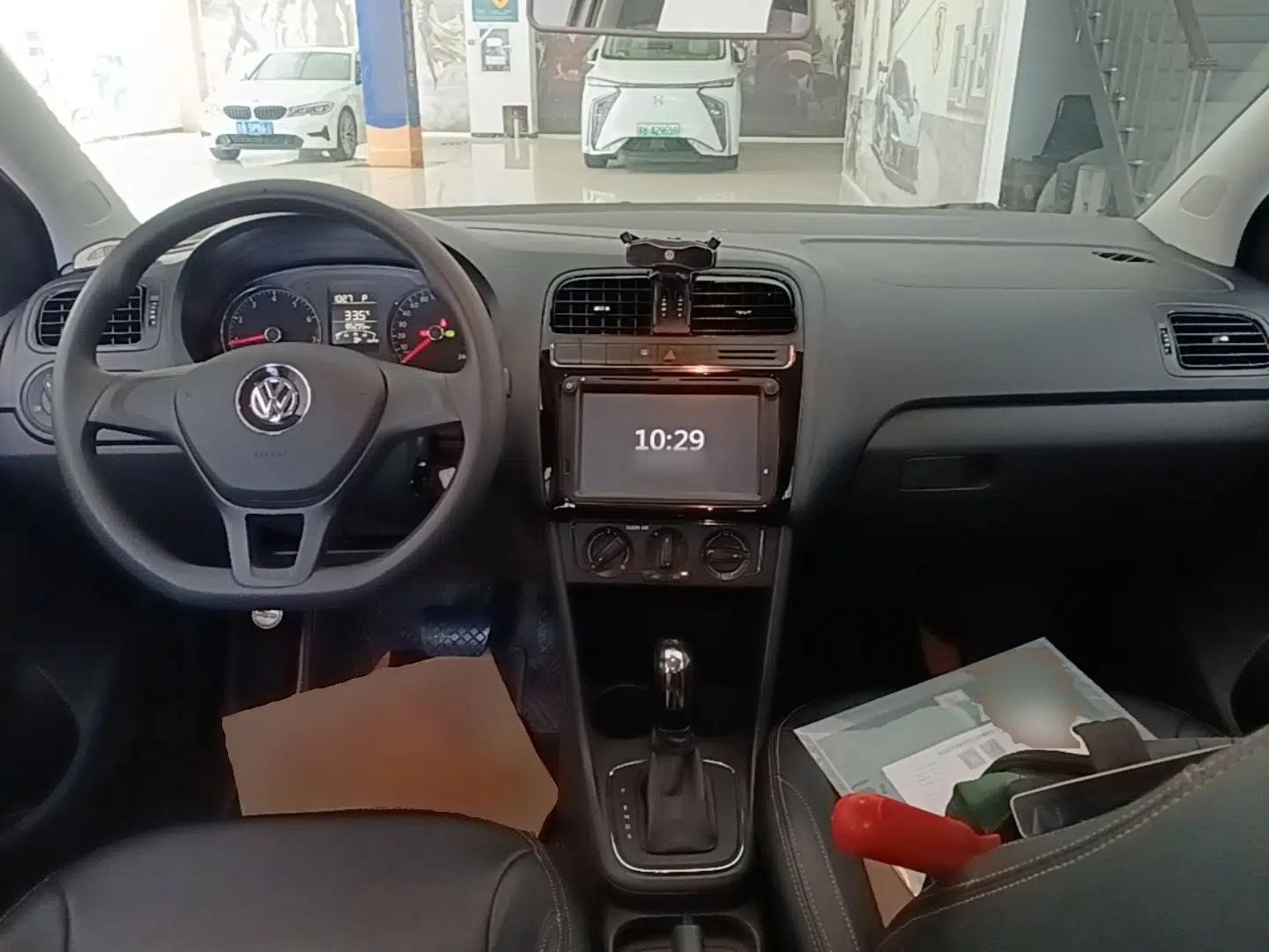 Volkswagen Polo 2016 1.4L Automatic Trendy Model — миниатюра 12