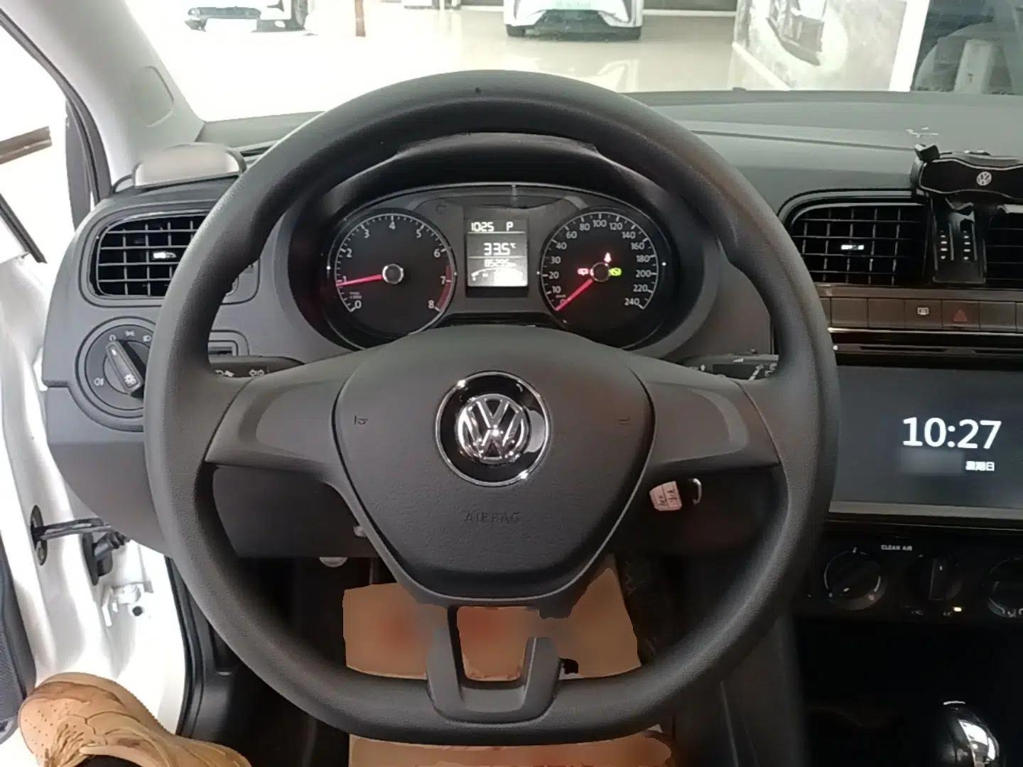 Volkswagen Polo 2016 1.4L Automatic Trendy Model — миниатюра 13