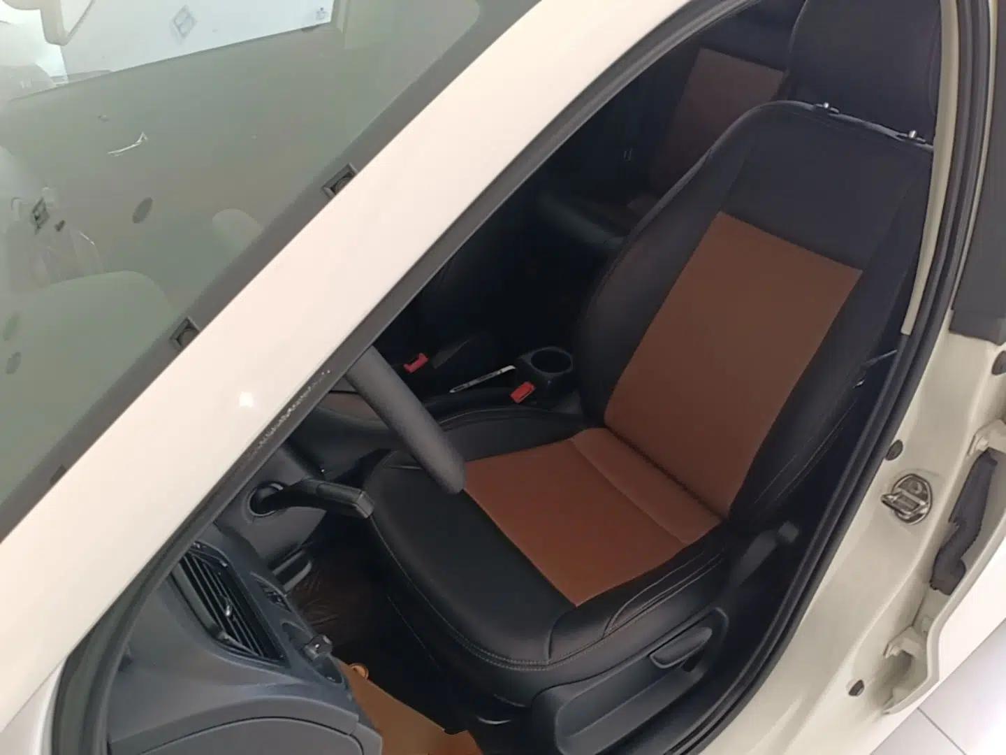Volkswagen Polo 2016 1.4L Automatic Trendy Model — миниатюра 17