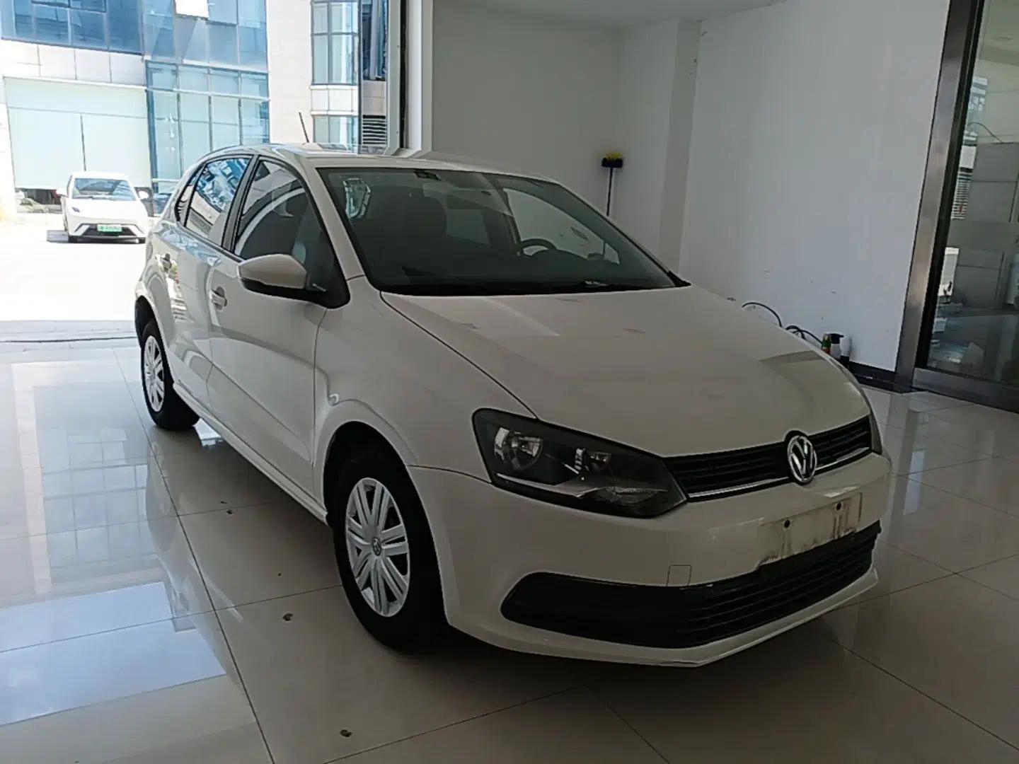 Volkswagen Polo 2016 1.4L Automatic Trendy Model — миниатюра 3