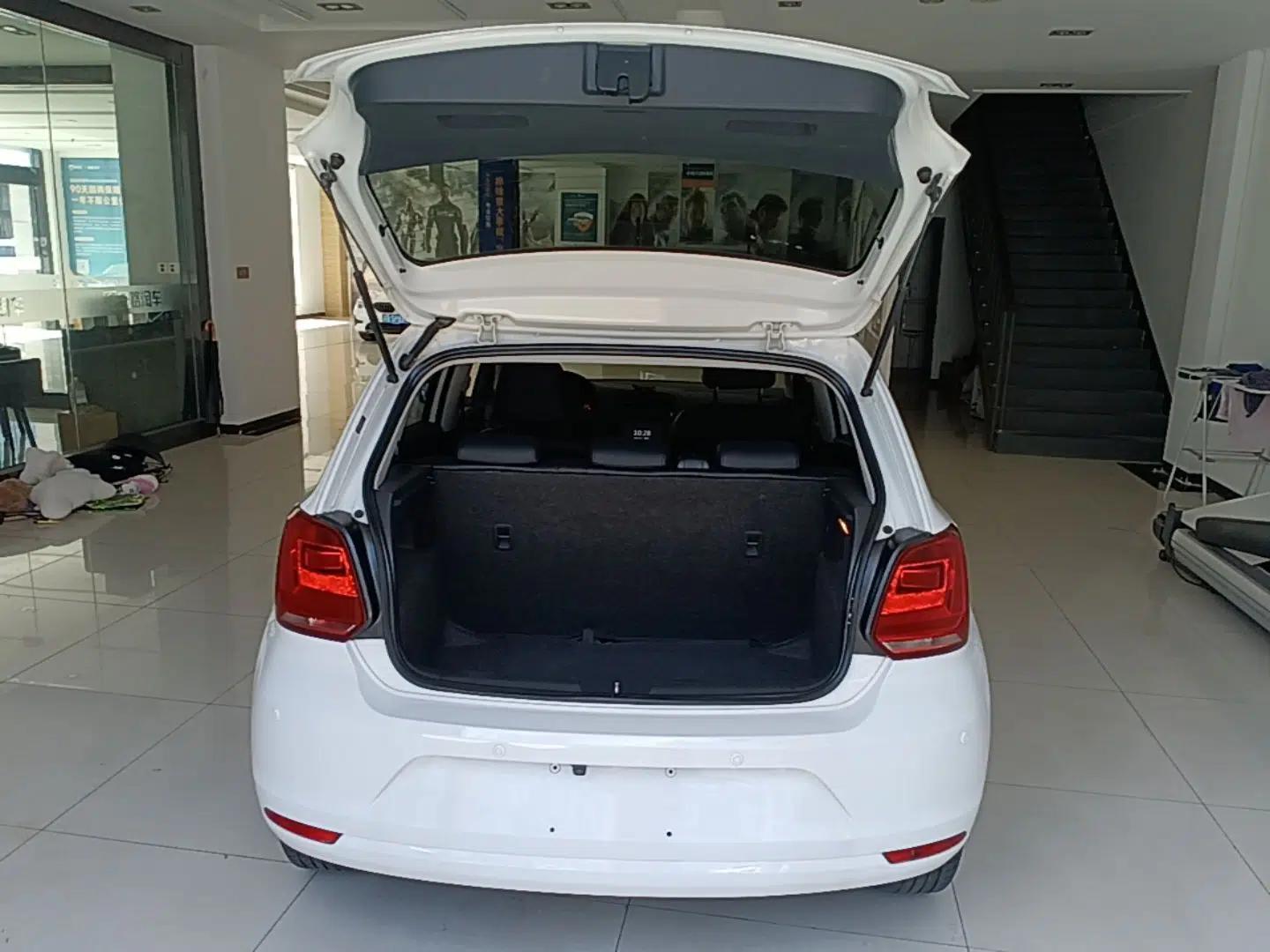 Volkswagen Polo 2016 1.4L Automatic Trendy Model — миниатюра 22