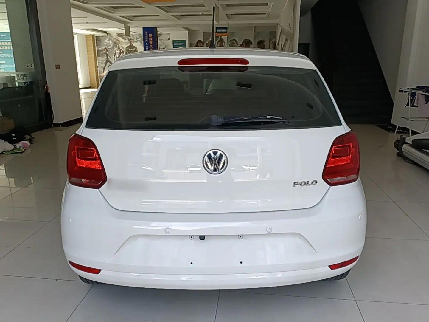 Volkswagen Polo 2016 1.4L Automatic Trendy Model — миниатюра 5