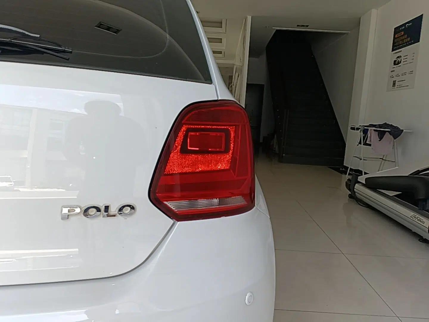 Volkswagen Polo 2016 1.4L Automatic Trendy Model — миниатюра 9