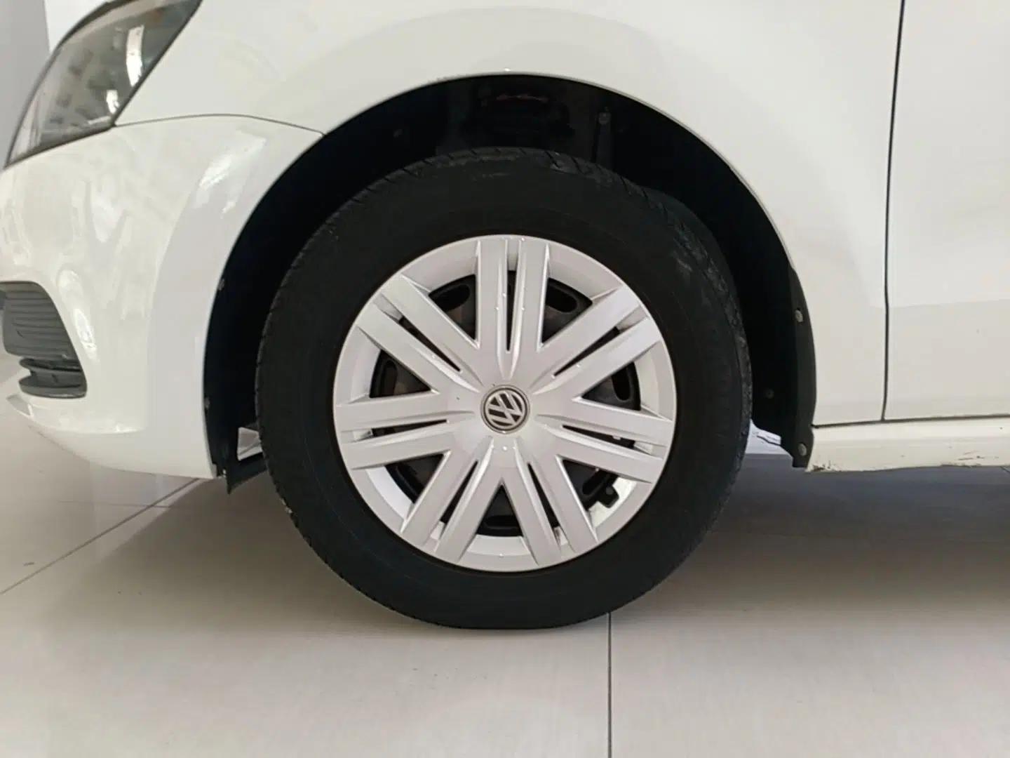 Volkswagen Polo 2016 1.4L Automatic Trendy Model — миниатюра 10