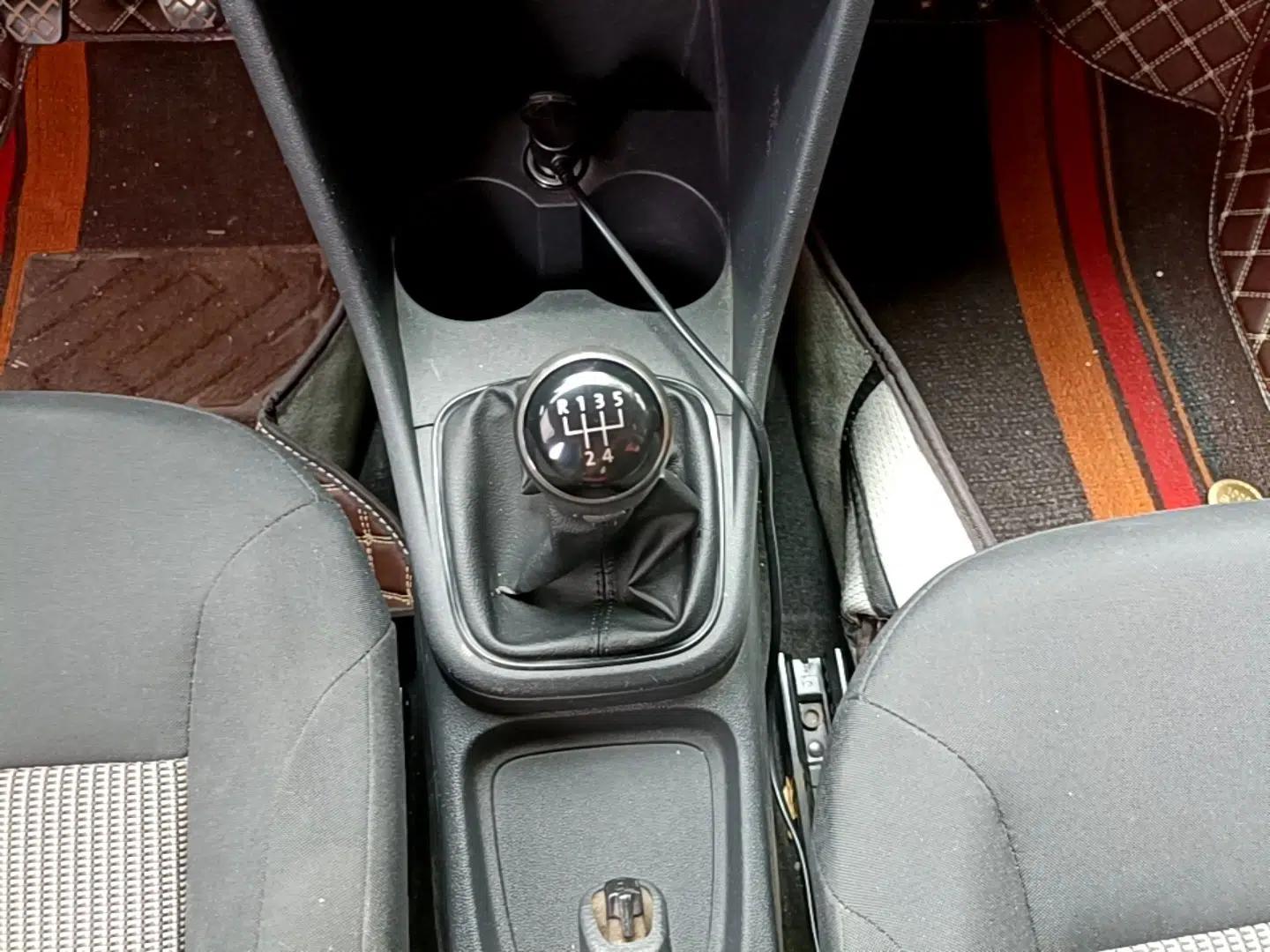 Volkswagen Polo 2018 1.5L Manual Drive-Comfort Model — миниатюра 16