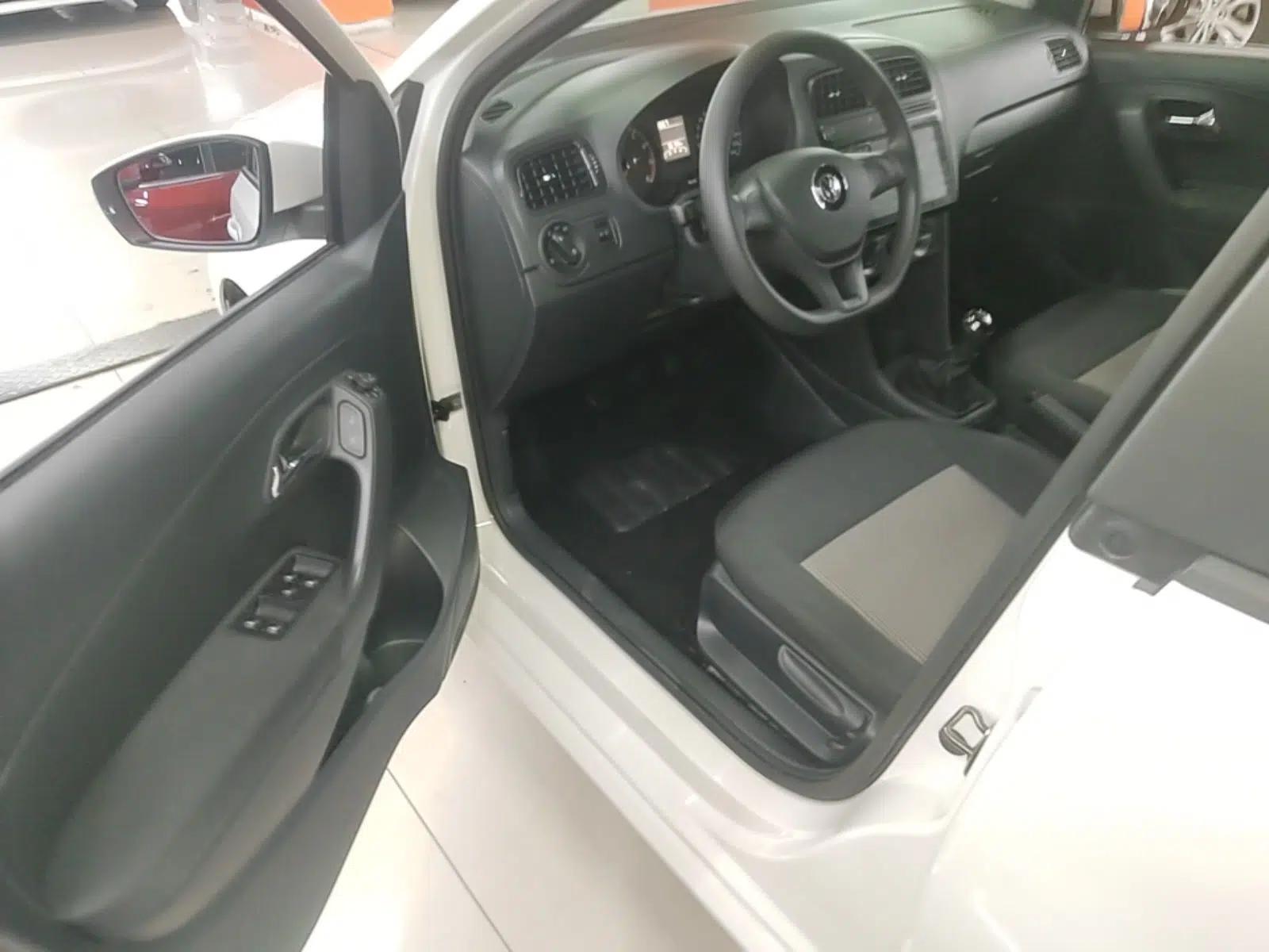 Volkswagen Polo 2018 1.5L Manual Drive-Comfort Model — миниатюра 18