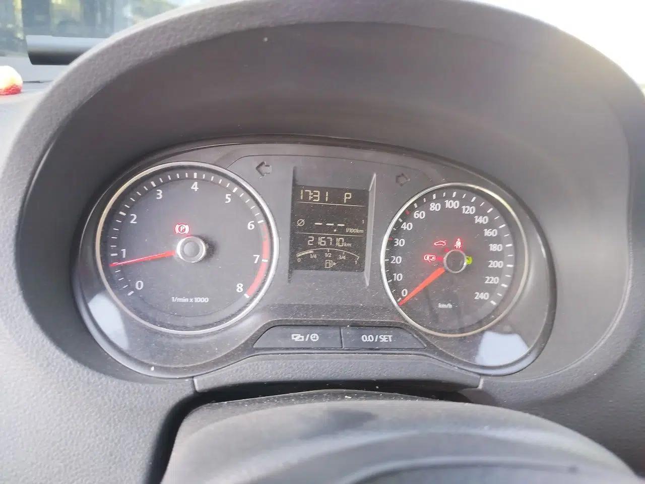 Volkswagen Polo 2014 1.6L Automatic Comfort Edition — миниатюра 11