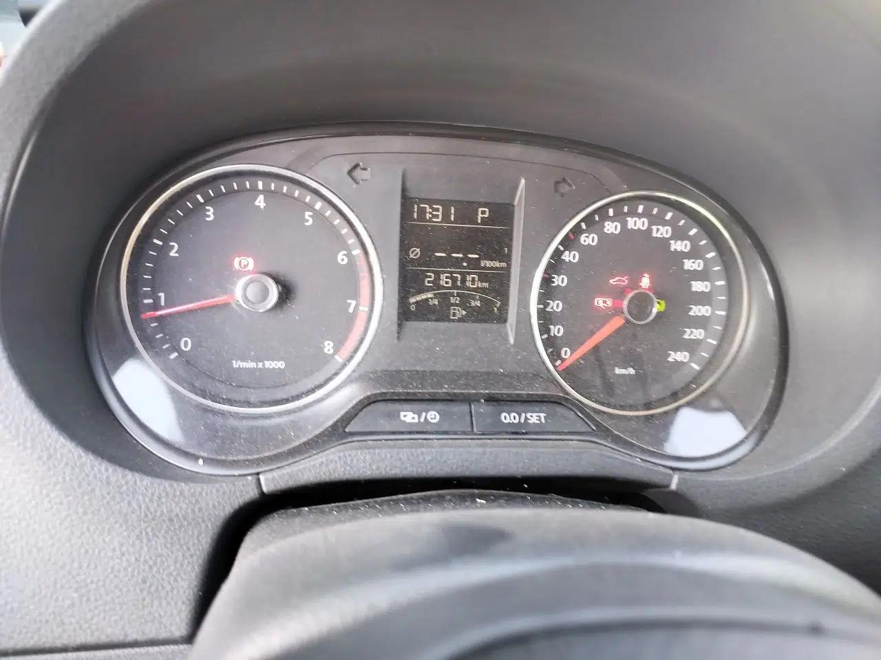 Volkswagen Polo 2014 1.6L Automatic Comfort Edition — миниатюра 12