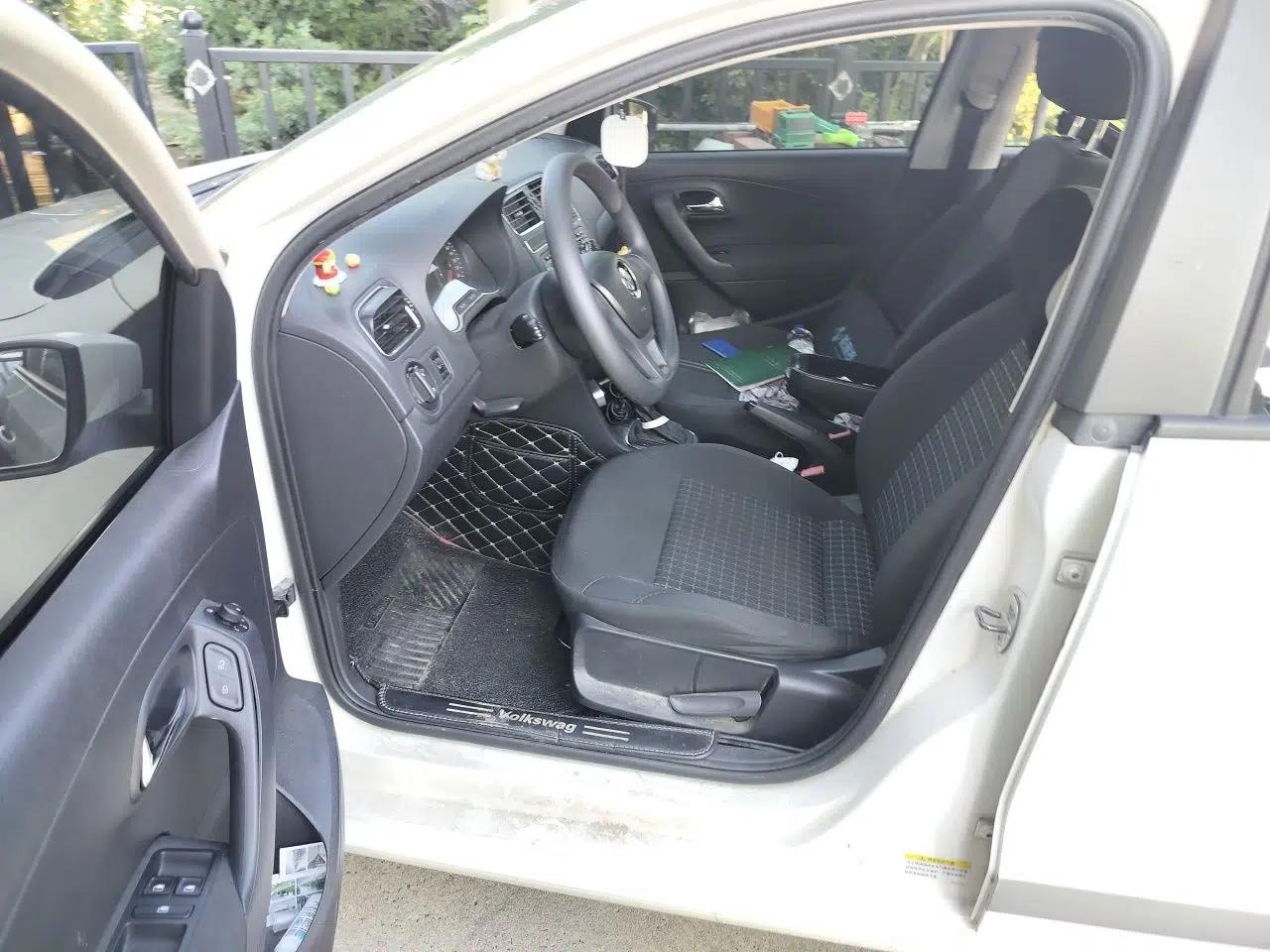 Volkswagen Polo 2014 1.6L Automatic Comfort Edition — миниатюра 15