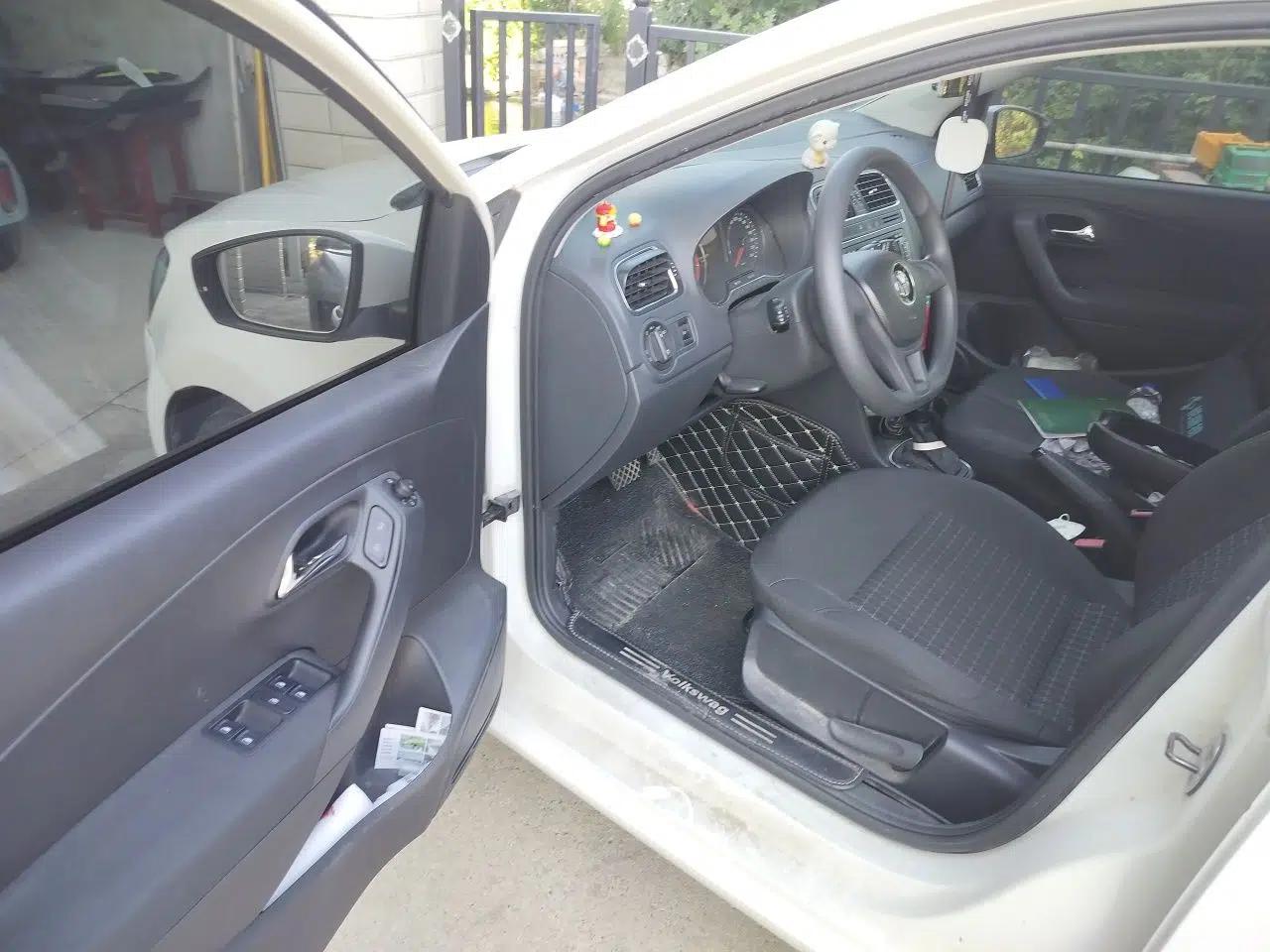 Volkswagen Polo 2014 1.6L Automatic Comfort Edition — миниатюра 16