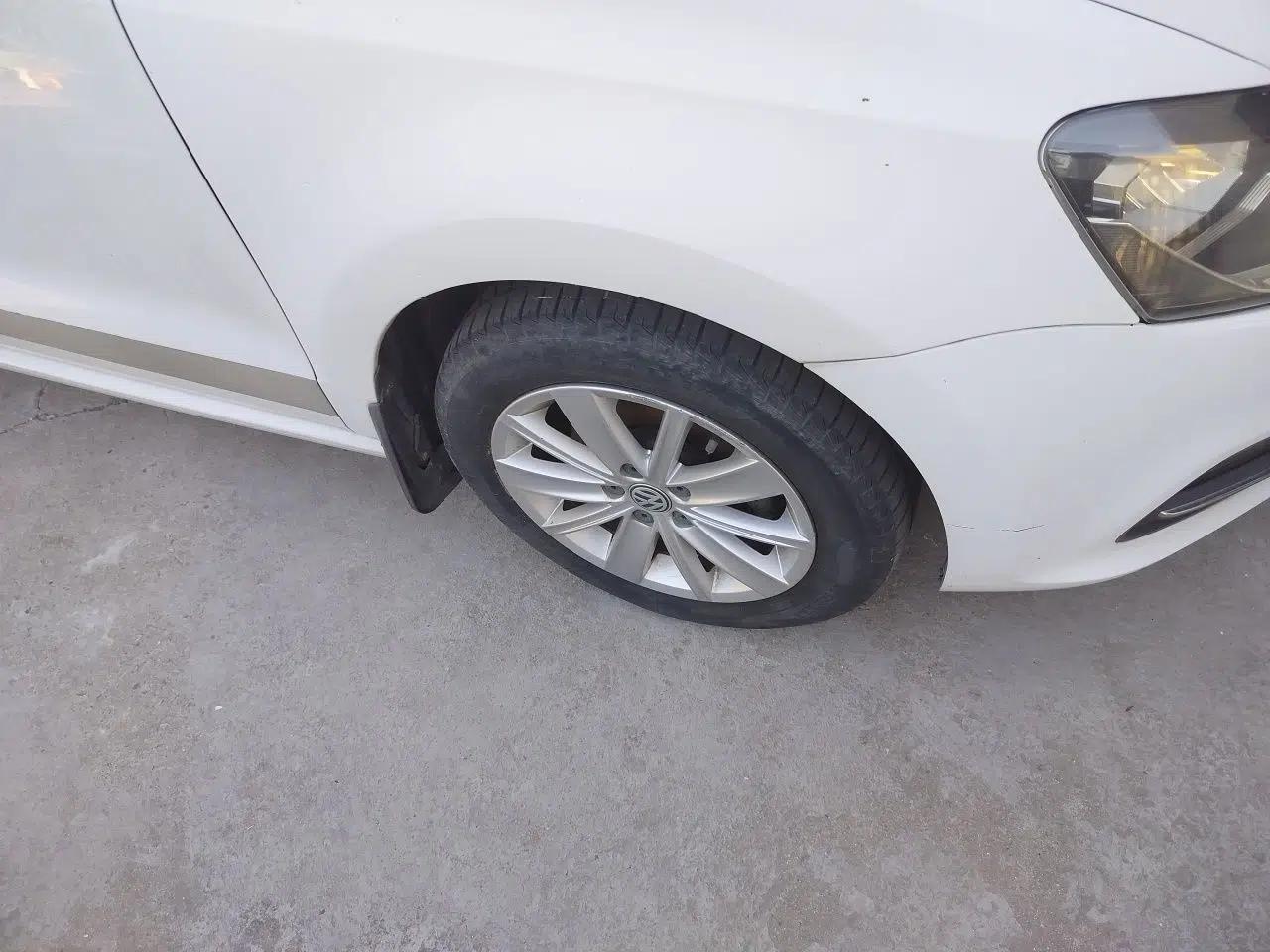 Volkswagen Polo 2014 1.6L Automatic Comfort Edition — миниатюра 8