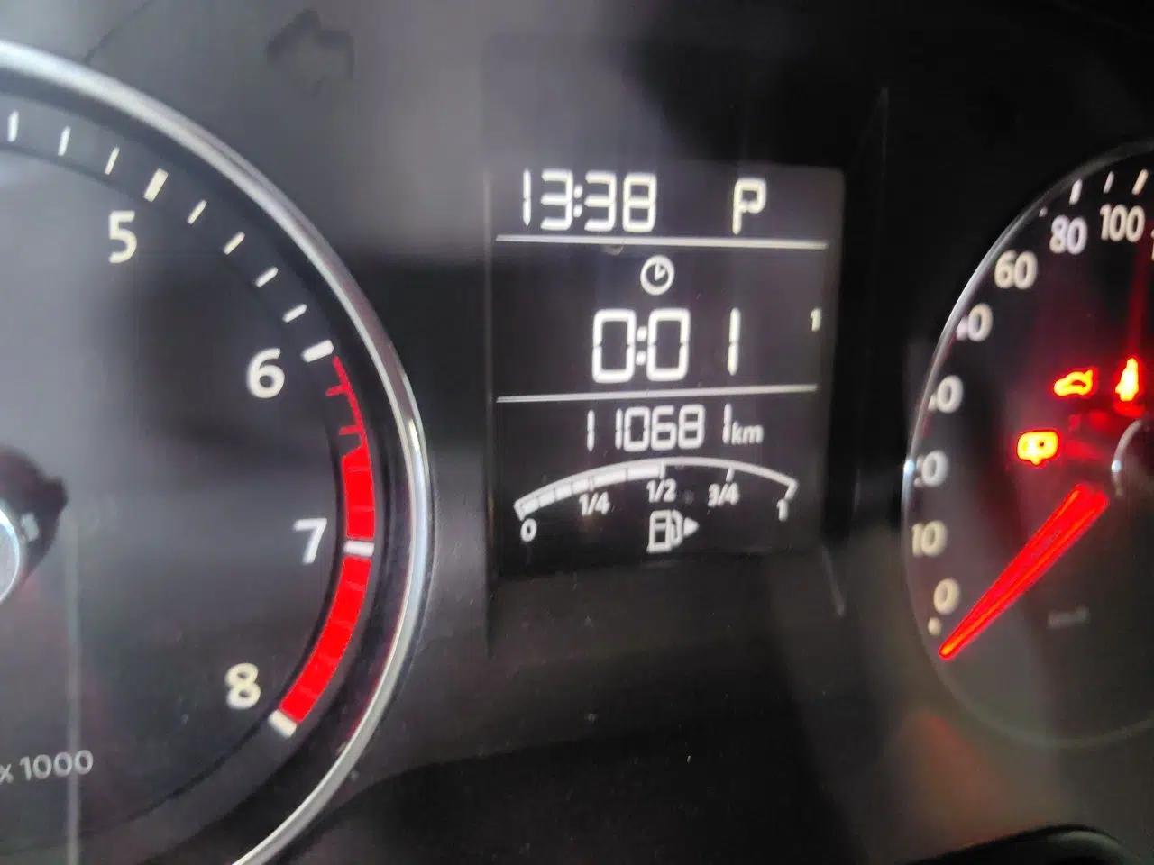 Volkswagen Polo 2014 1.6L Automatic Comfort Edition — миниатюра 12