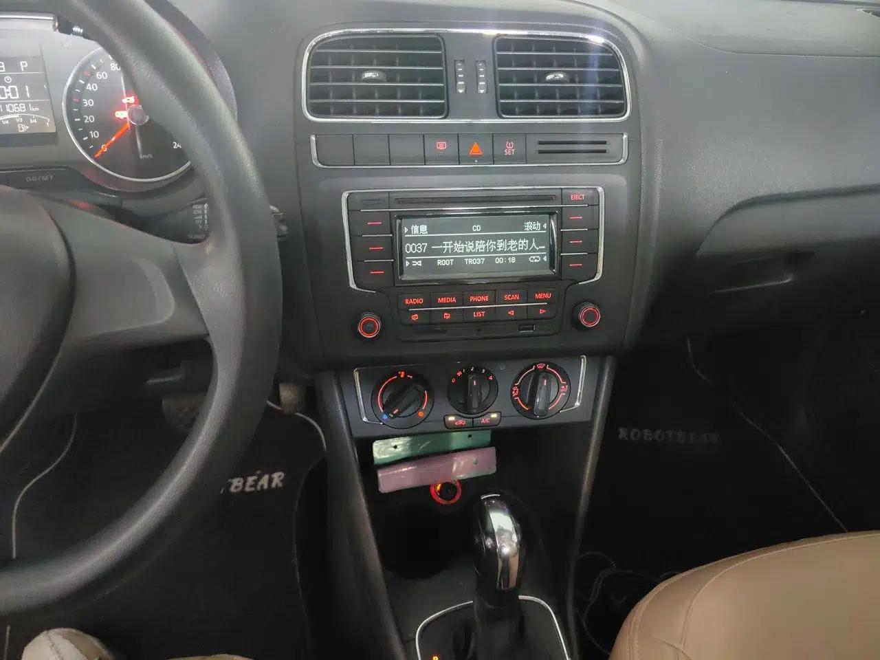 Volkswagen Polo 2014 1.6L Automatic Comfort Edition — миниатюра 13