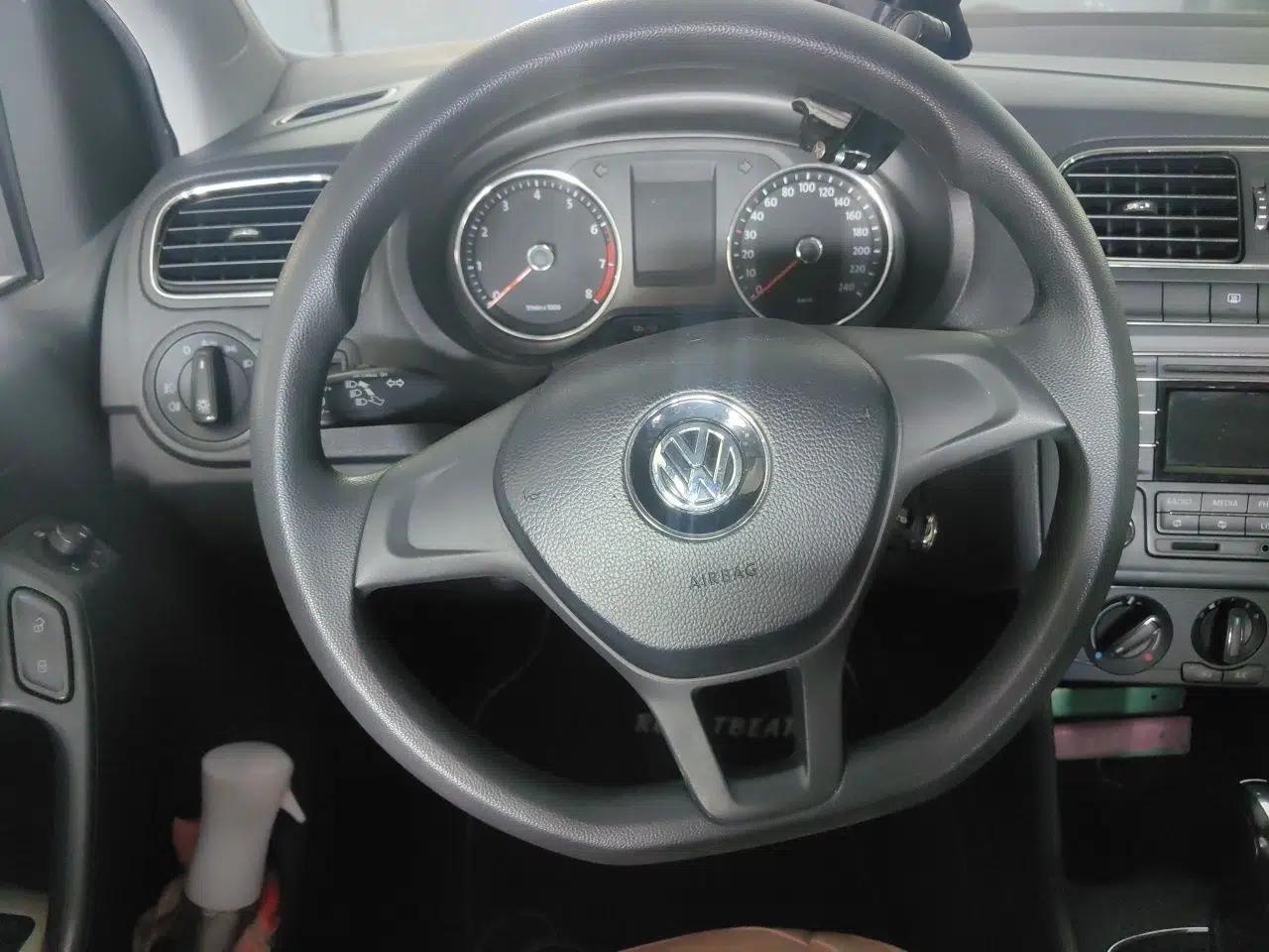 Volkswagen Polo 2014 1.6L Automatic Comfort Edition — миниатюра 10