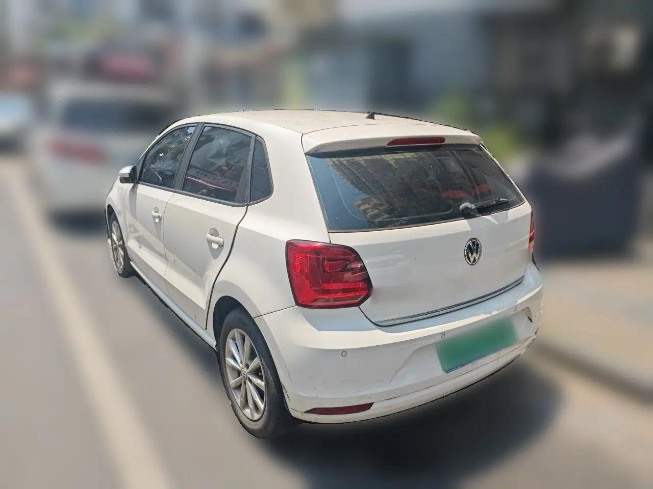 Volkswagen Polo 2014 1.6L Automatic Luxury Edition — миниатюра 4