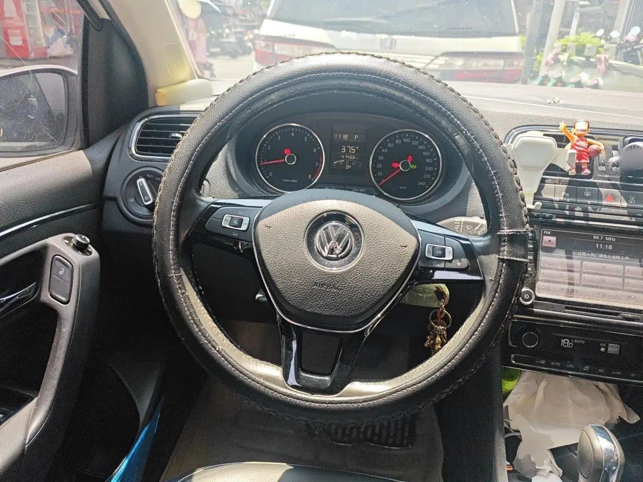 Volkswagen Polo 2014 1.6L Automatic Luxury Edition — миниатюра 10