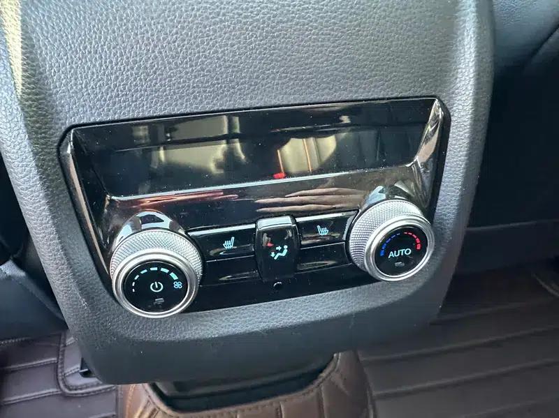 Lingyu 2021 EcoBoost 225 6-seater Premium Model — миниатюра 9