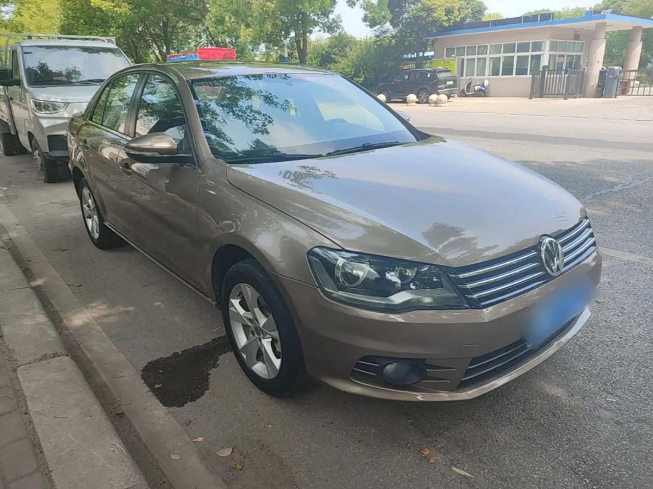 Volkswagen Bora 2015 Value Edition 1.6L Automatic Comfort Version — миниатюра 3