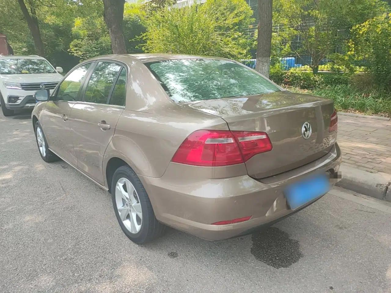Volkswagen Bora 2015 Value Edition 1.6L Automatic Comfort Version — миниатюра 4