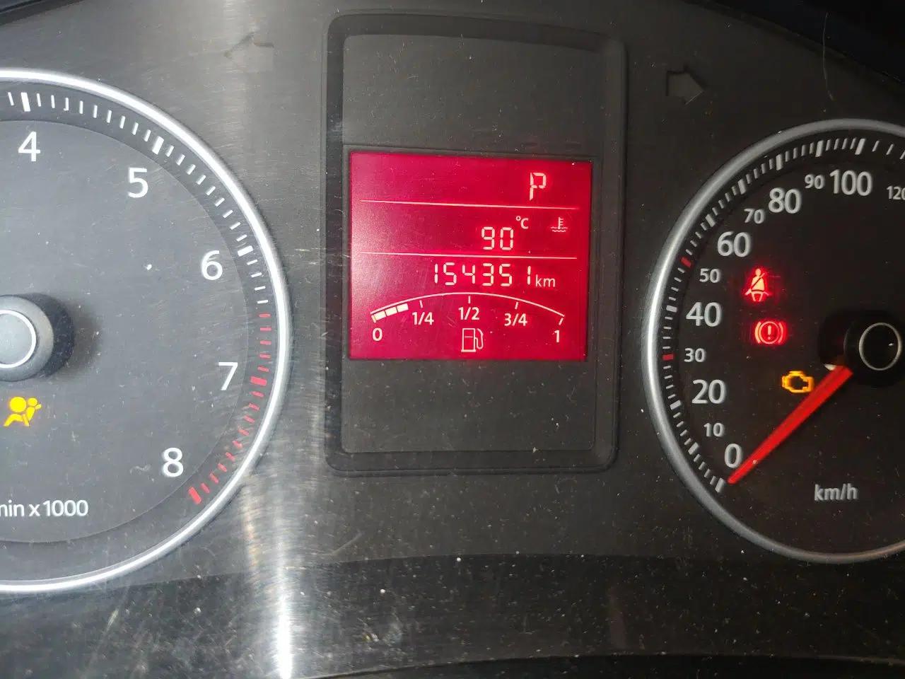 Volkswagen Bora 2012 1.6L Automatic Fashion Edition — миниатюра 12