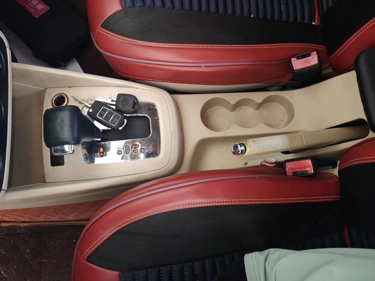 Volkswagen Bora 2012 1.6L Automatic Fashion Edition — миниатюра 14