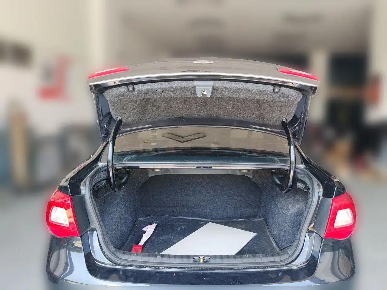 Volkswagen Bora 2012 1.6L Automatic Fashion Edition — миниатюра 19