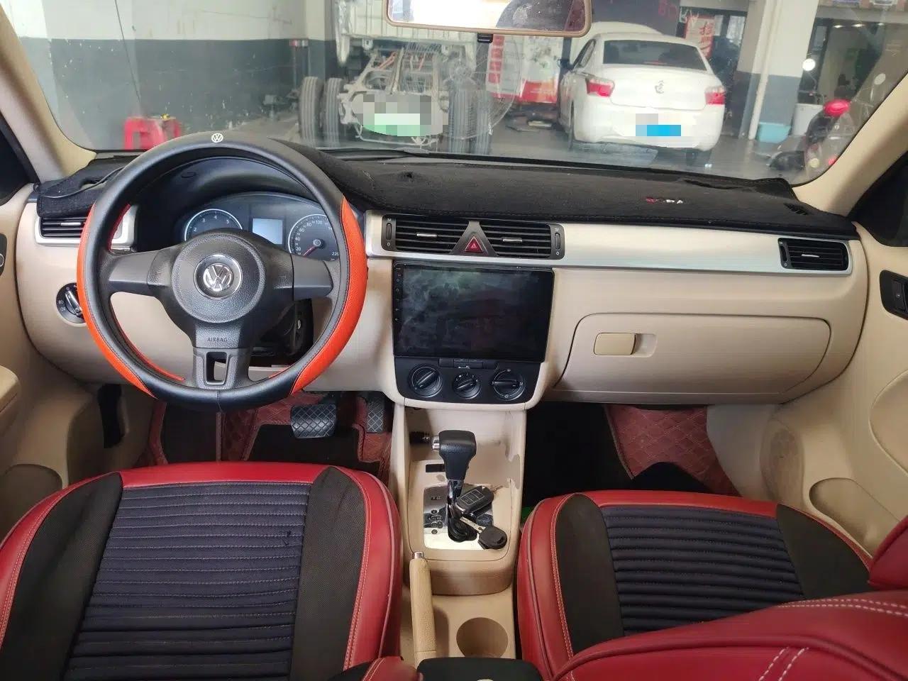 Volkswagen Bora 2012 1.6L Automatic Fashion Edition — миниатюра 9