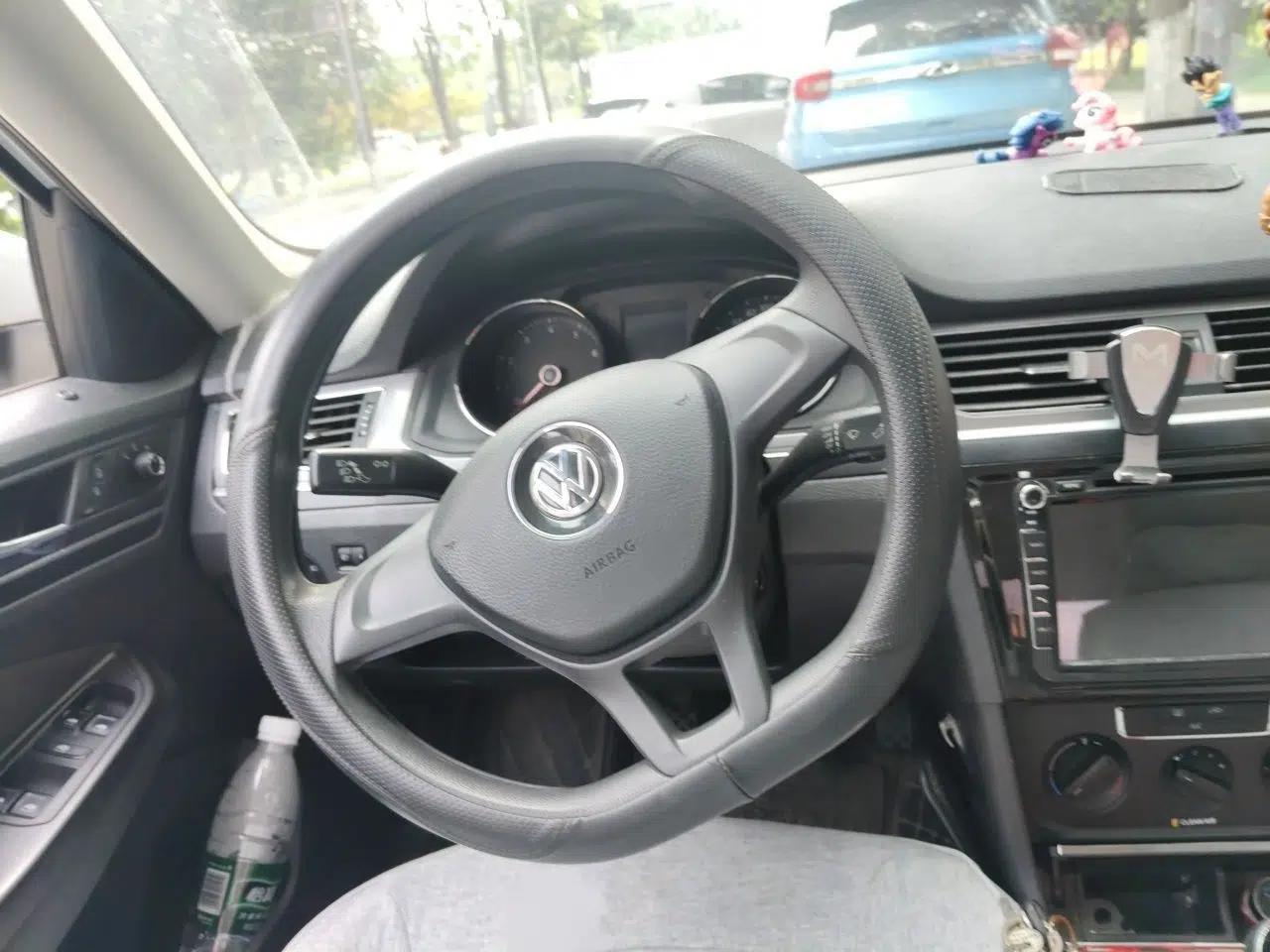 Volkswagen Bora 2017 1.6L Manual Fashion Model — миниатюра 12