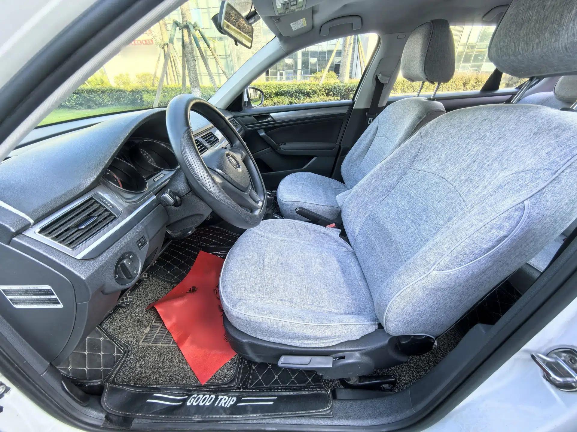 Volkswagen Bora 2017 1.6L Manual Fashion Model — миниатюра 23